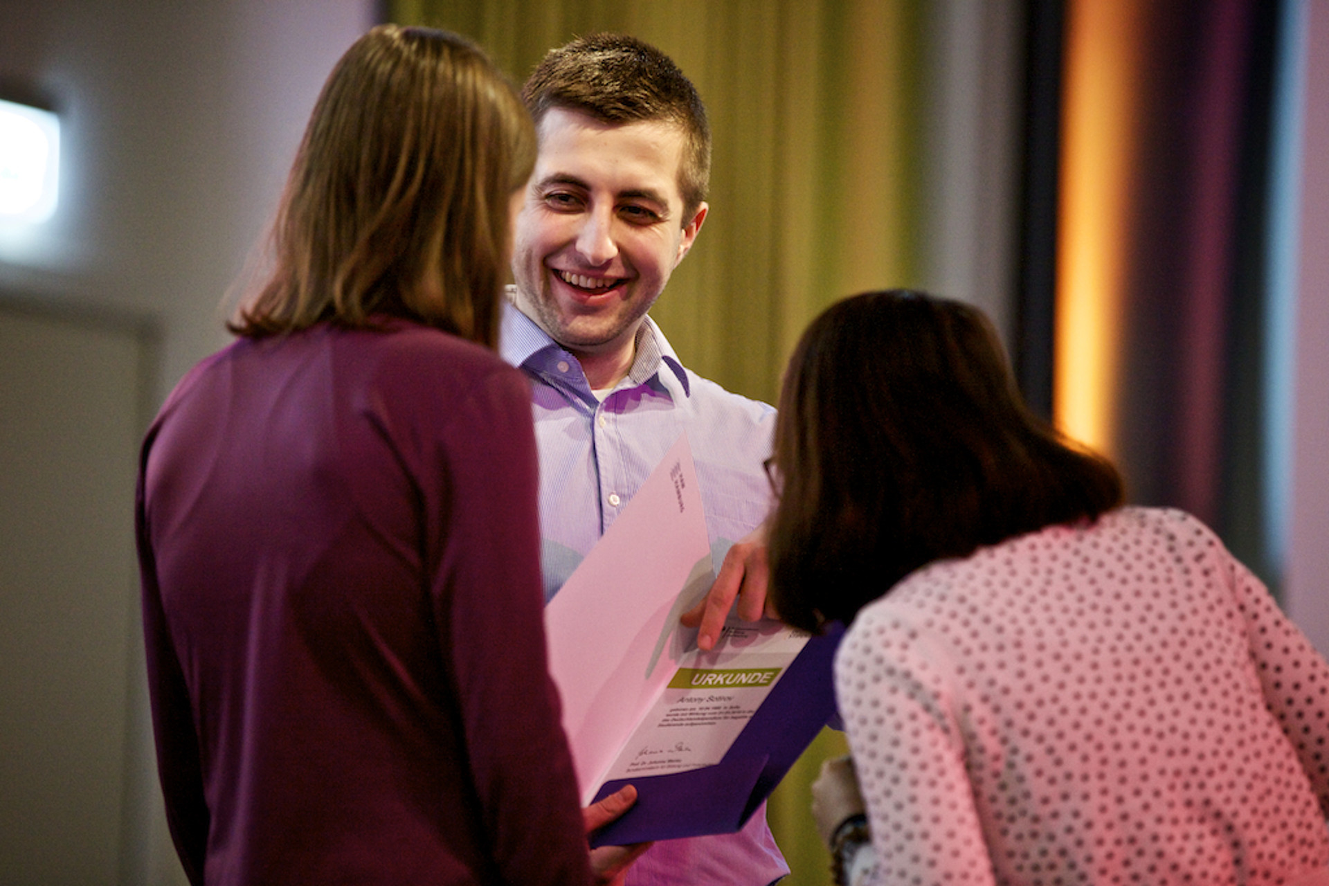 
                                                Die Stipendiat*innen freuen sich über den Erhalt des Deutschlandstipendiums
                                            