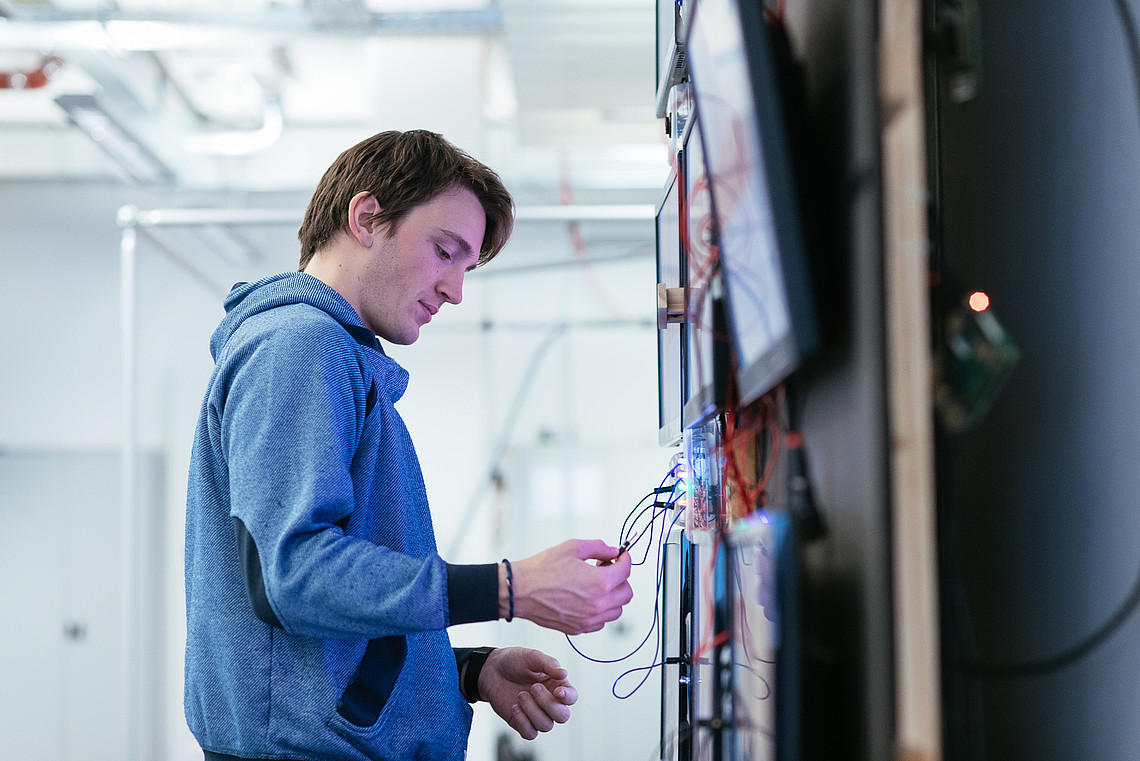 Studierende des Departments Medientechnik im GamesLab