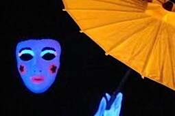 Schwarzlichtheater
Schwarzlichttheater