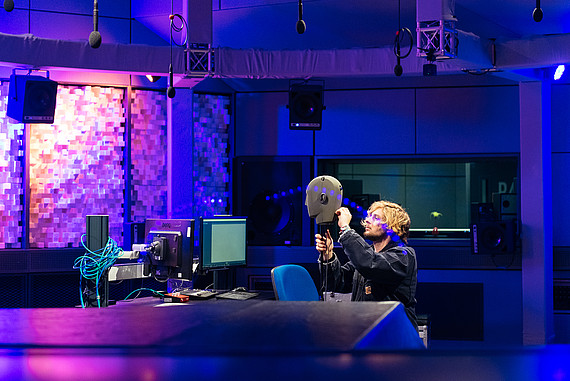 
                                Studierende des Departments Medientechnik im Tonlabor
                            