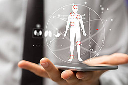 CCG Hand hält symbolisch einen Menschen
Hand hält symbolisch einen gezeichneten Menschen