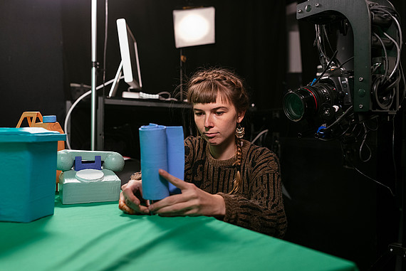 
                                Studierende der Fakultät Design, Medien und Information im Trickfilmlabor
                            