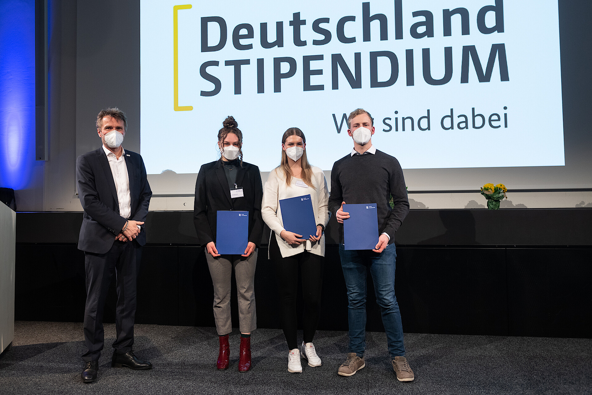 
                                                HAW Hamburg lädt die neuen Deutschlandstipendiat*innen und ihre Förder*innen zur Urkundenvergabe in das Forum Finkenau ein
                                            