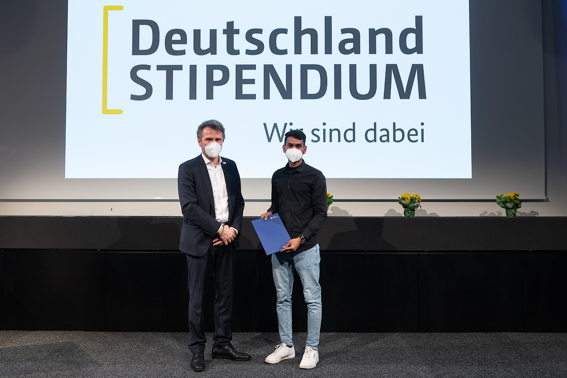 
                                                HAW Hamburg lädt die neuen Deutschlandstipendiat*innen und ihre Förder*innen zur Urkundenvergabe in das Forum Finkenau ein
                                            