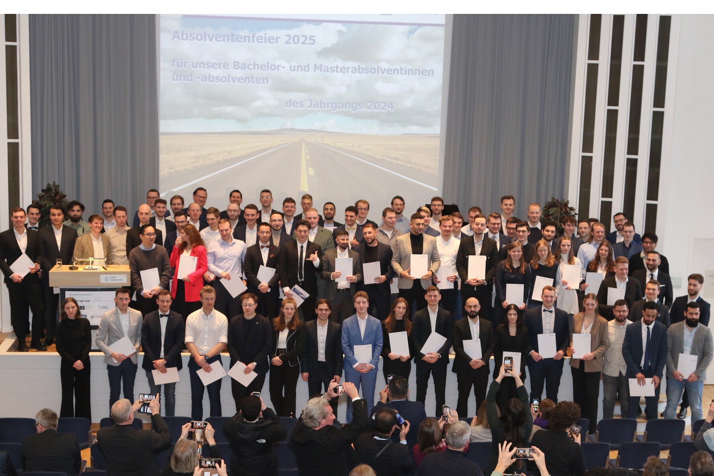 Absolventen des Jahrgangs 2024
Absolventen des Jahrgangs 2024