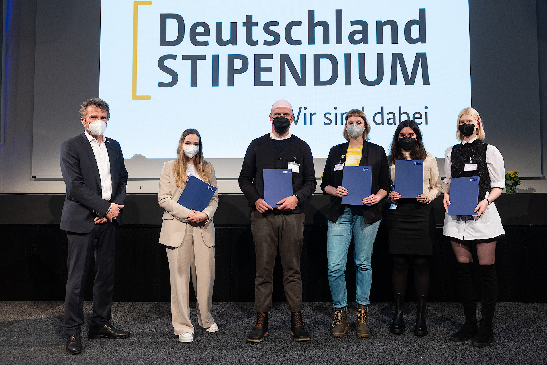 
                                                HAW Hamburg lädt die neuen Deutschlandstipendiat*innen und ihre Förder*innen zur Urkundenvergabe in das Forum Finkenau ein
                                            