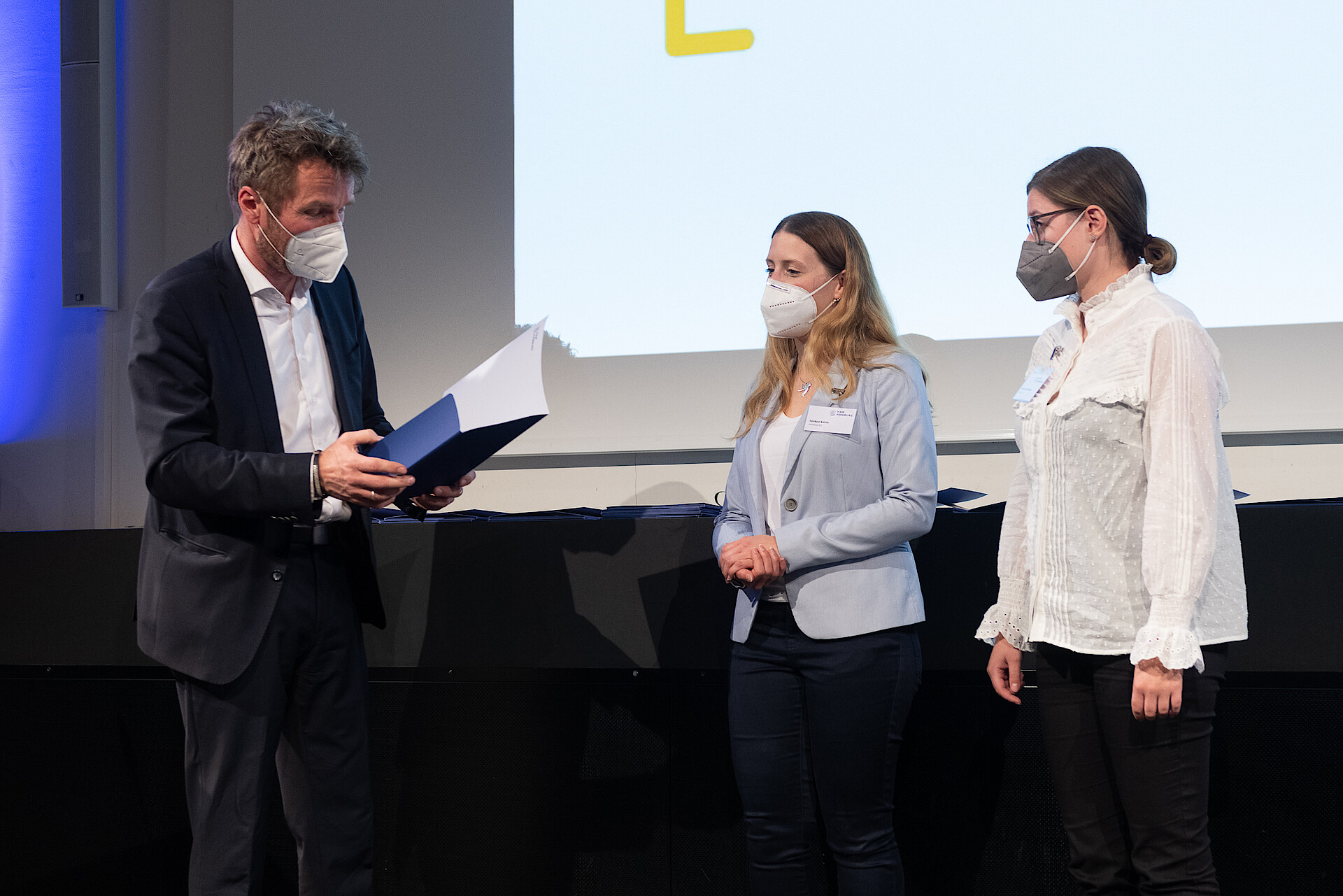 
                                                HAW Hamburg lädt die neuen Deutschlandstipendiat*innen und ihre Förder*innen zur Urkundenvergabe in das Forum Finkenau ein
                                            