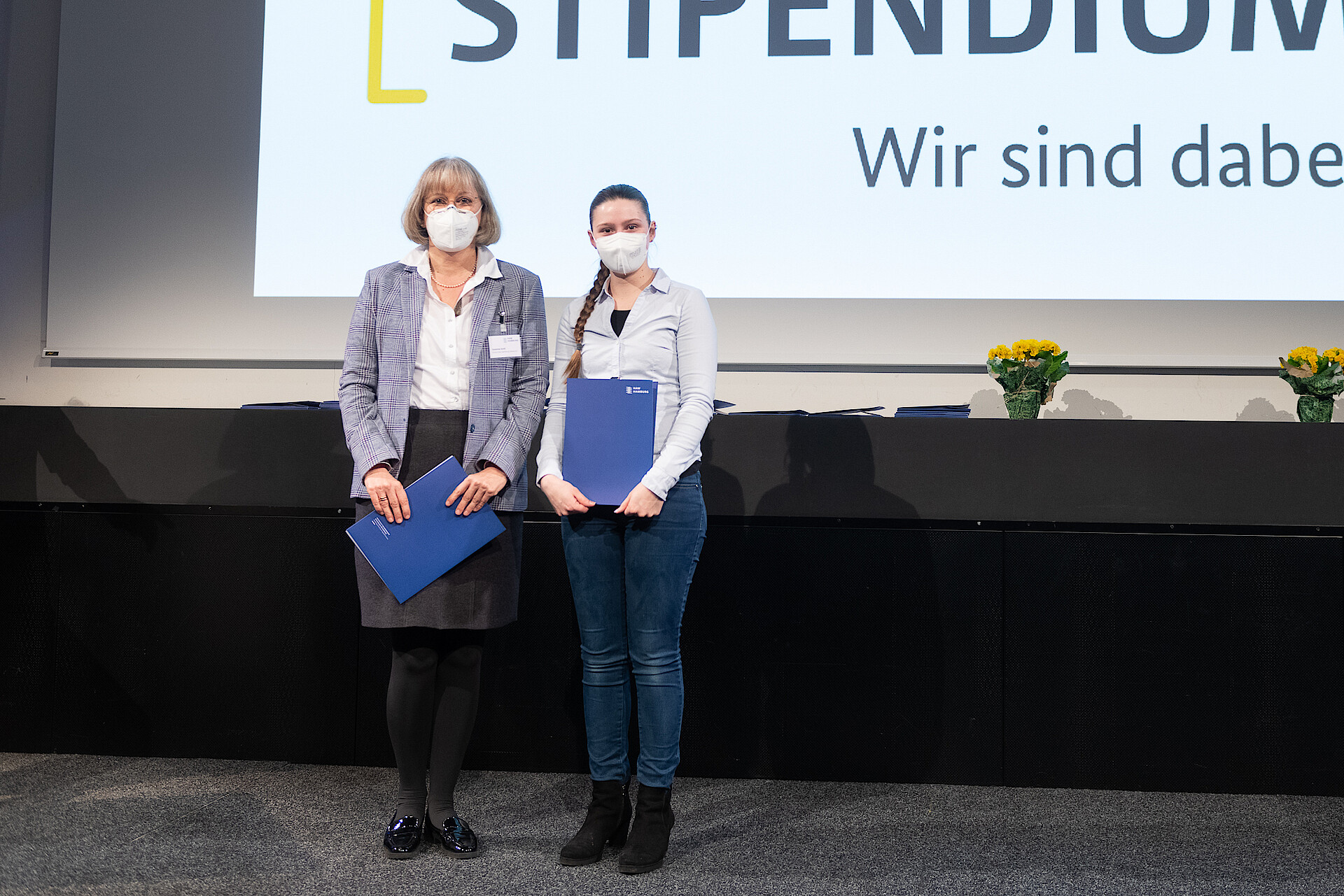 
                                                HAW Hamburg lädt die neuen Deutschlandstipendiat*innen und ihre Förder*innen zur Urkundenvergabe in das Forum Finkenau ein
                                            