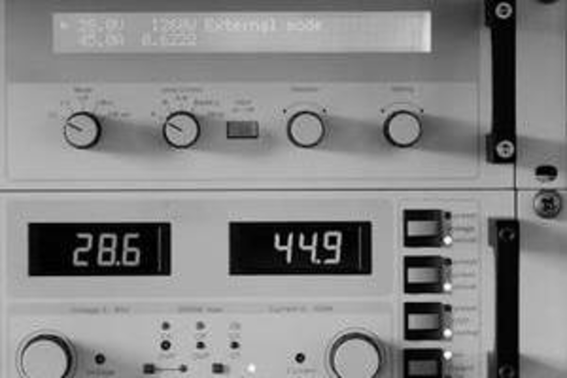 Hochstrombatterieprüfstand
Detail eines 200-Ampere-Batterieprüfstands