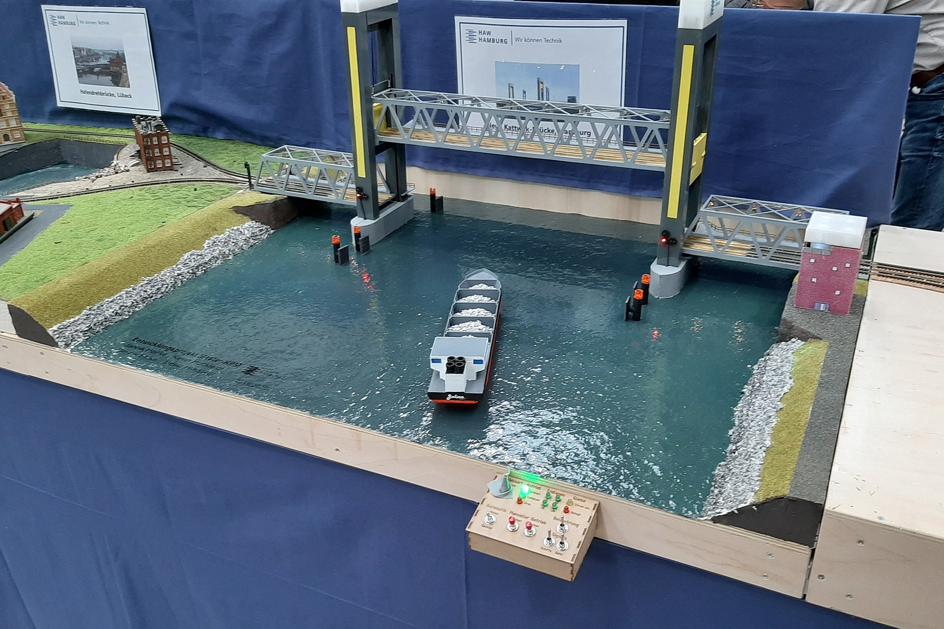 
                                                Modell der Kattwykbrücke für Modelleisenbahnen der Spur N
                                            