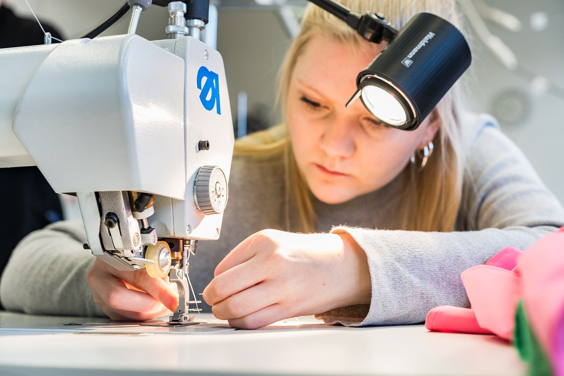 
                                                DMI, Design, MoKoTex, Labor Fertigungstechnik, Martina Lutz
                                            