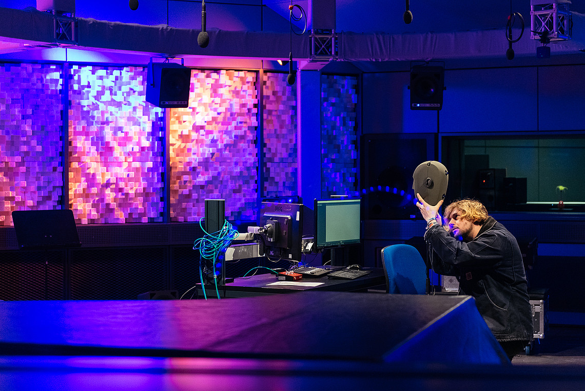 Studierende des Departments Medientechnik im Tonlabor