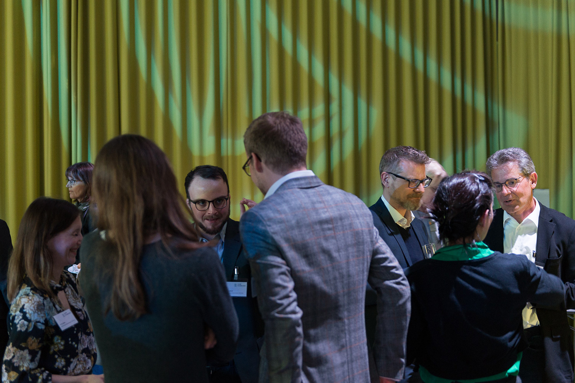 
                                                Stipendiat*innen, Förderer und Mitarbeitende der Hochschule der HAW Hamburg feiern die Vergabe des Deutschlandstipendiums 2019
                                            