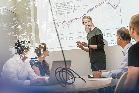 
                                Technik und Informatik, Informatik, Forschungs- und Transferzentrums für Technische Akustik, Akkustiklabor
                            